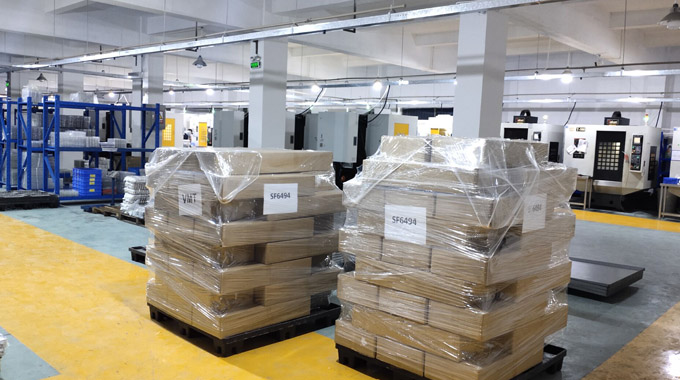 Expédition et chargement de pièces d'usinage CNC