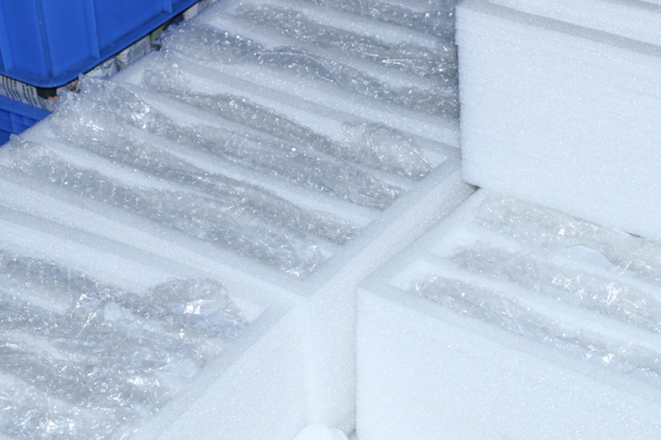 Emballage de pièces d'usinage en plastique CNC