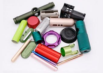 Trattamento superficiale di parti lavorate in alluminio CNC ossidato personalizzato